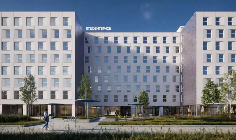 Curtis, Warszawa