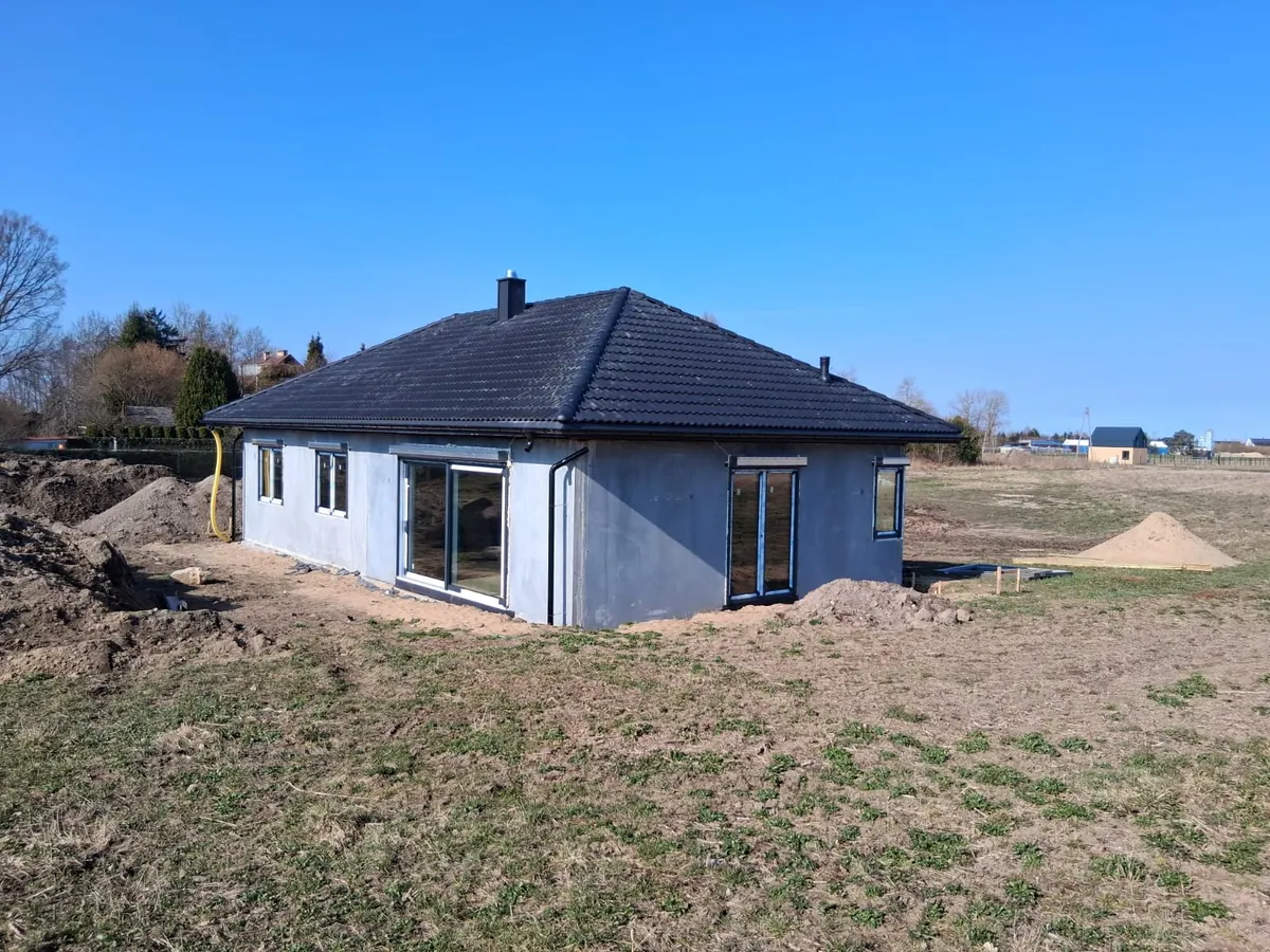Dom z keramzytobetonu ze stolarką zamontowaną przez Bauline — zdjęcie 1 z 6