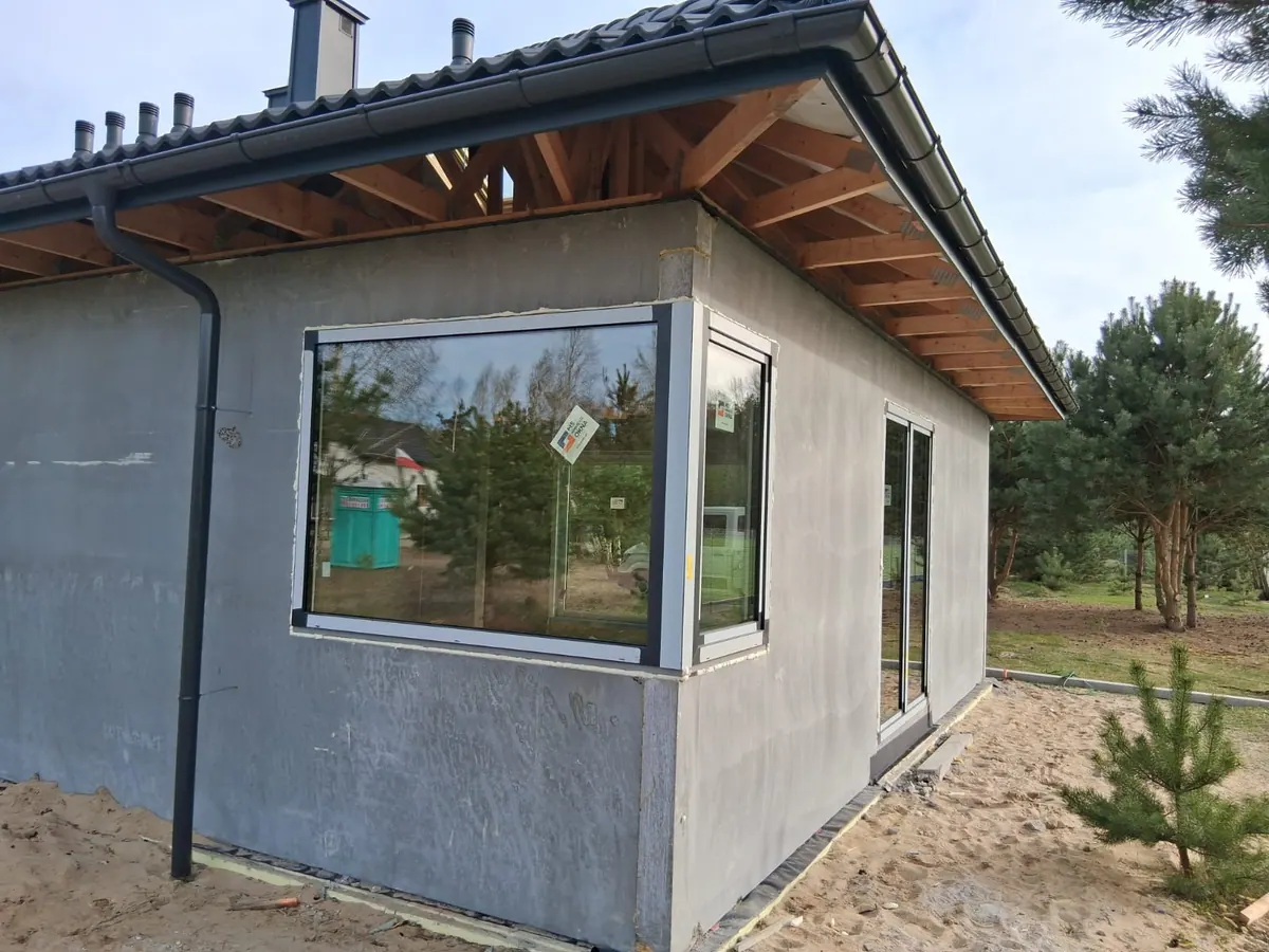 Dom z keramzytobetonu ze stolarką zamontowaną przez Bauline — zdjęcie 3 z 6