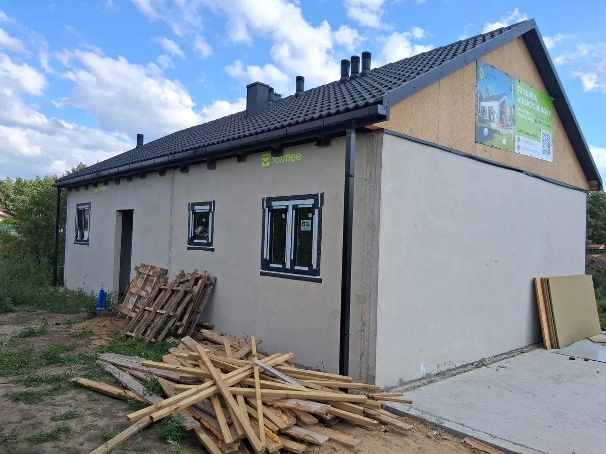 Dom z keramzytobetonu ze stolarką zamontowaną przez Bauline — zdjęcie 1 z 6